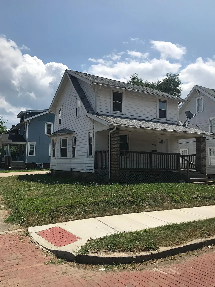 1540 Arnold Ave NW photo 1