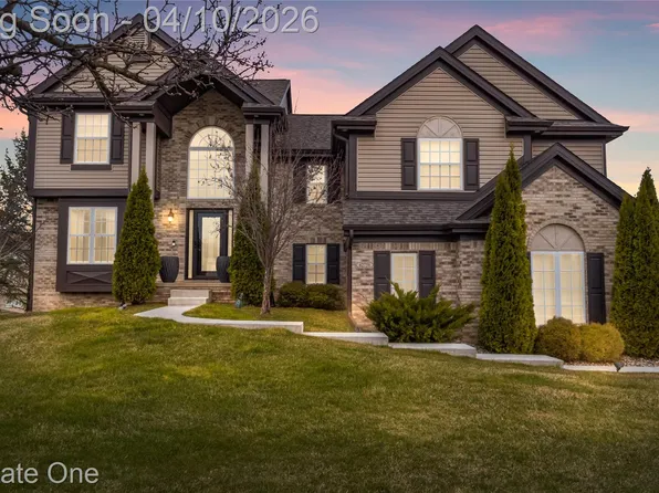 42756 Winding Pond Trl, Belleville, MI 48111