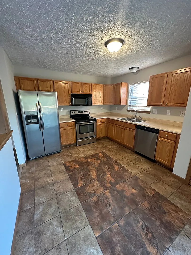 3-Bedroom, 2-Bathroom Home with Fenced-in Backyard! — Photo 3