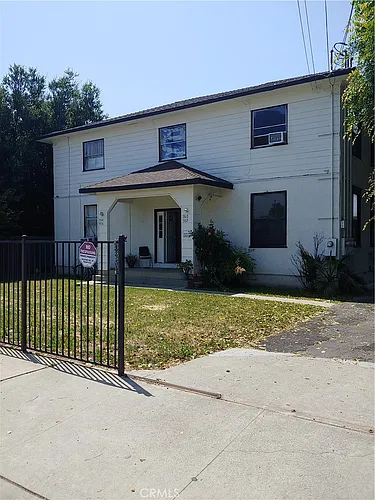 780 E 9th St Photo 1