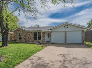 629 NW Lorna St, Burleson, TX 76028