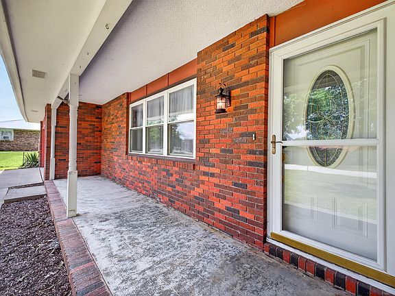 4th image of 1404 E Lindon Street