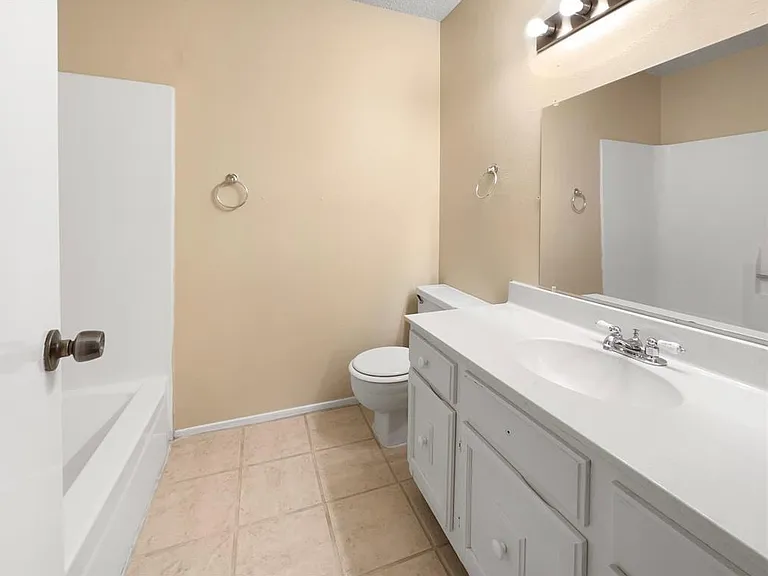 10619 Chapel Hill Dr — Photo 15