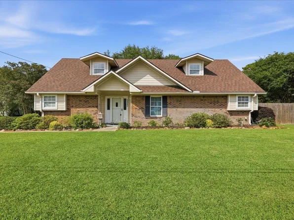 5240 Whitaker St, Groves, TX 77619