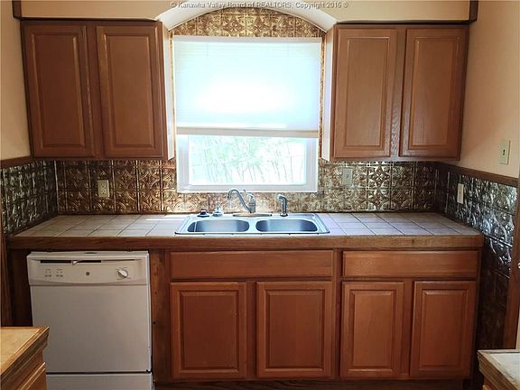 5th image of 1006 Circle Way