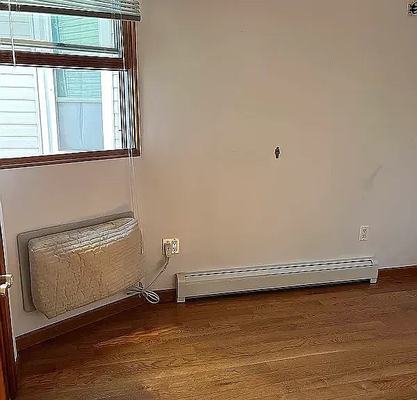 107 E 4th St #2 — Photo 7