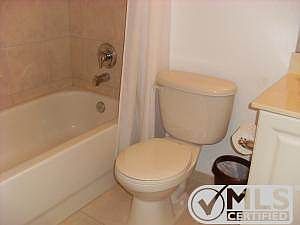 2011 NASSAU BATHROOM 2