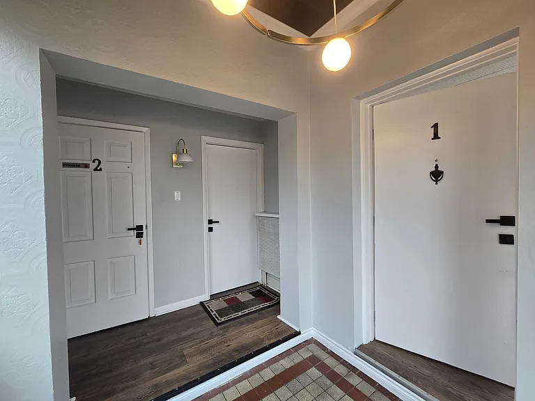 1047 Main St E #1 — Photo 17