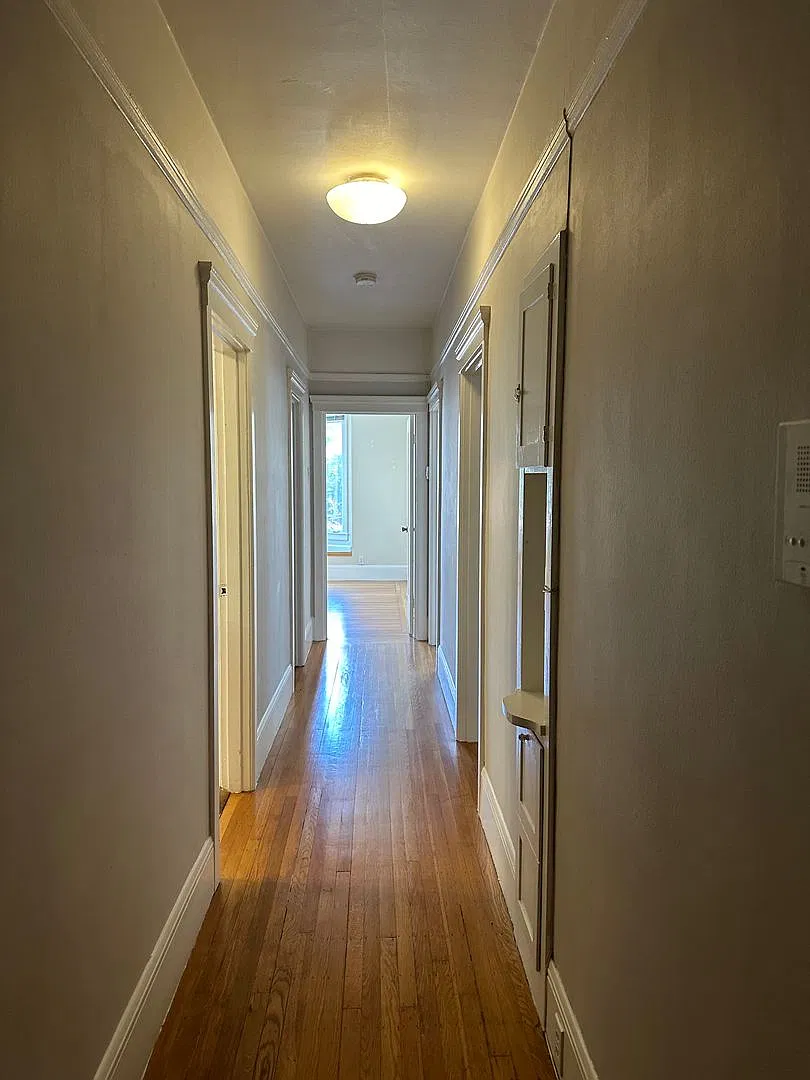 3232 — Photo 2