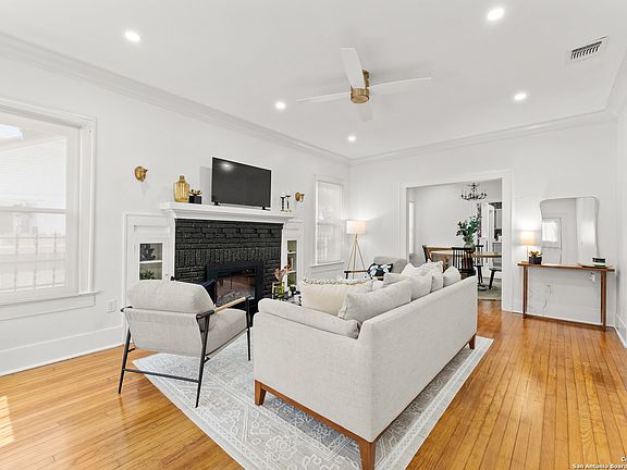 3rd image of 2015 W Huisache Ave