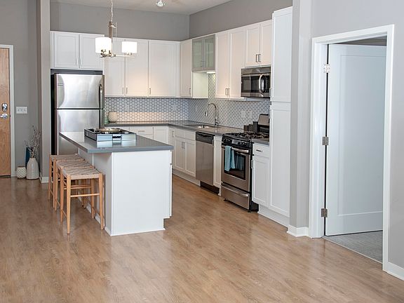 2nd image of 901 Xenia Ave S #601