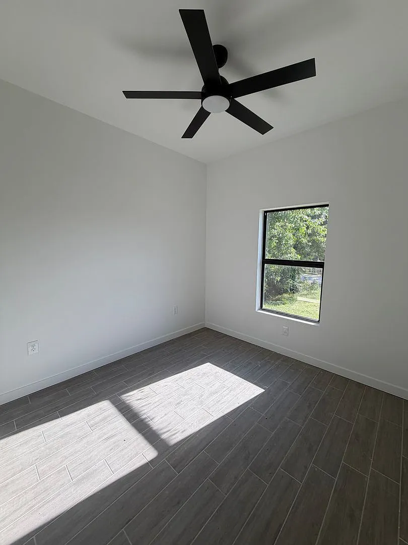 3 bed, 2.0 bath, 1237 sqft, $1,695 — Photo 2