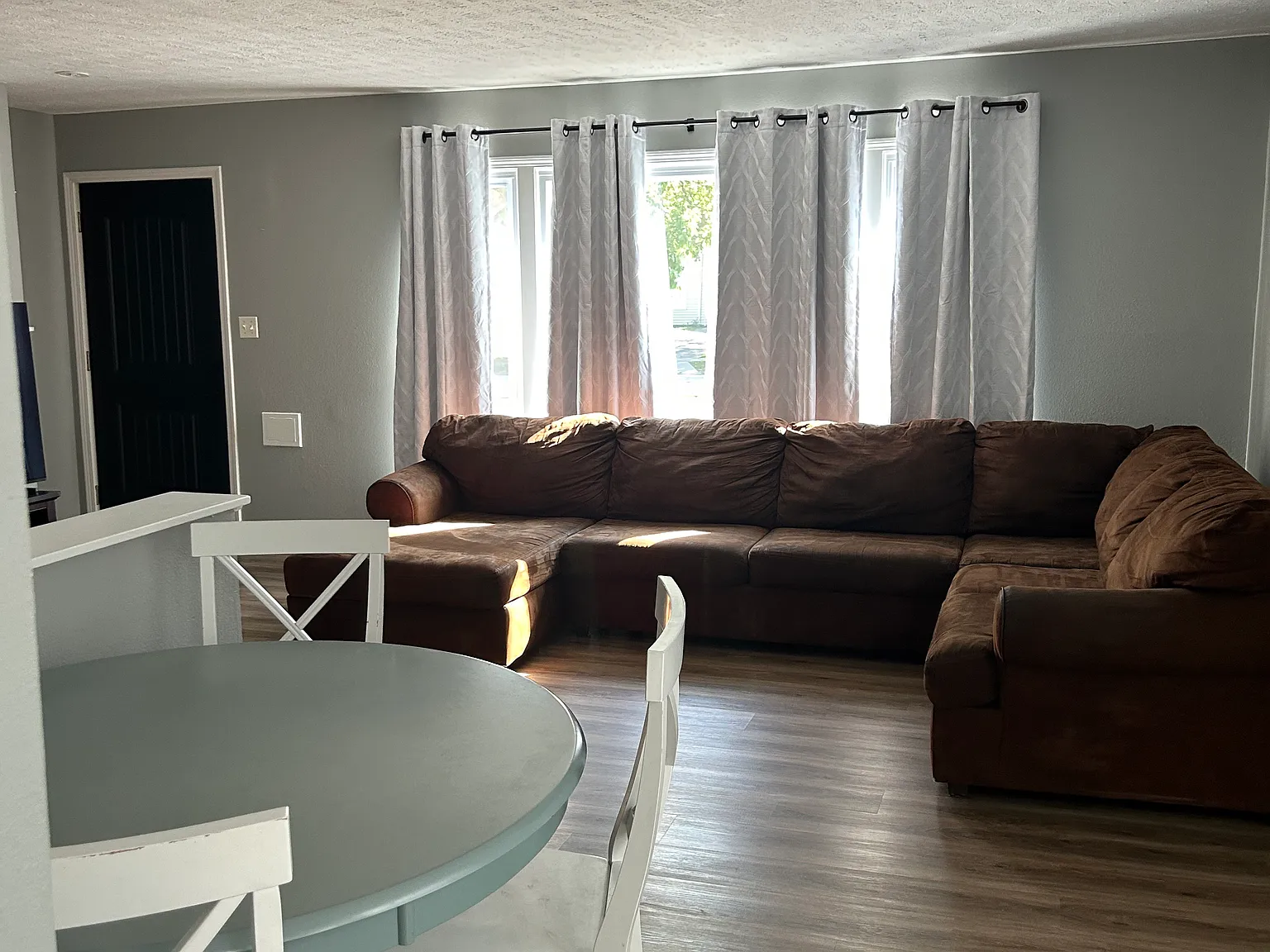 1112 Summit Dr — Photo 2