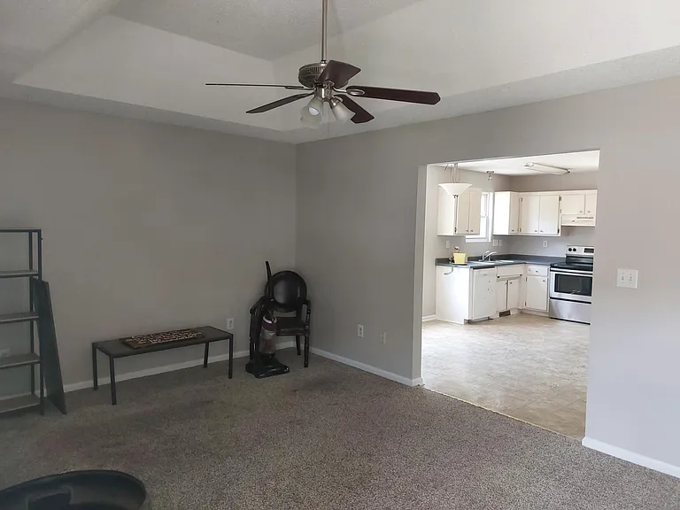 14 Susan Dr — Photo 2