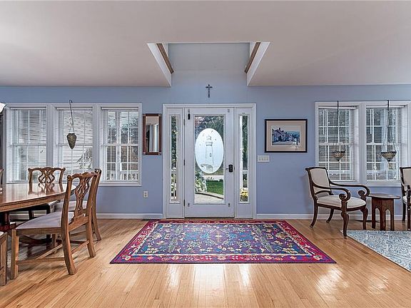 4th image of 30 Clifford Dr