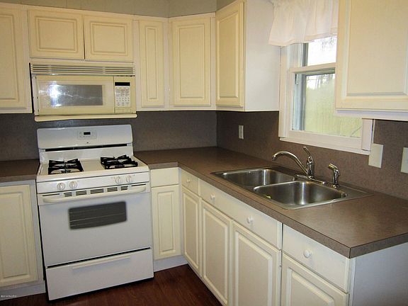 3rd image of 1070 61st St SE