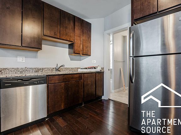 4th image of 2968 N Ridgeway Ave #1R