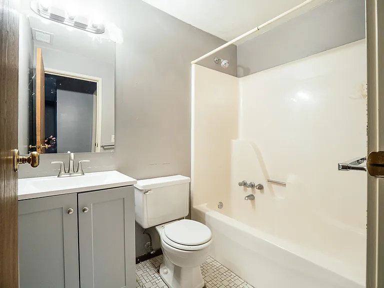 5600 Cheviot Rd #4 — Photo 9