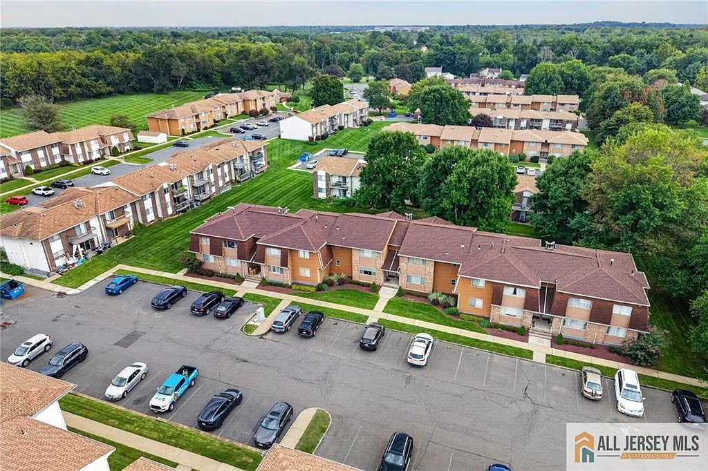 1 bed, 1.0 bath, 877 sqft, $2,000 — Photo 2