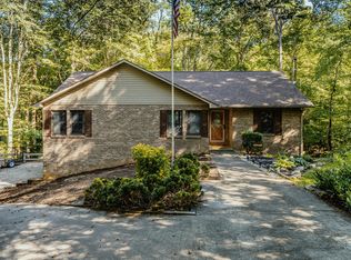 3174 Fairoaks Dr, Maryville, TN 37803