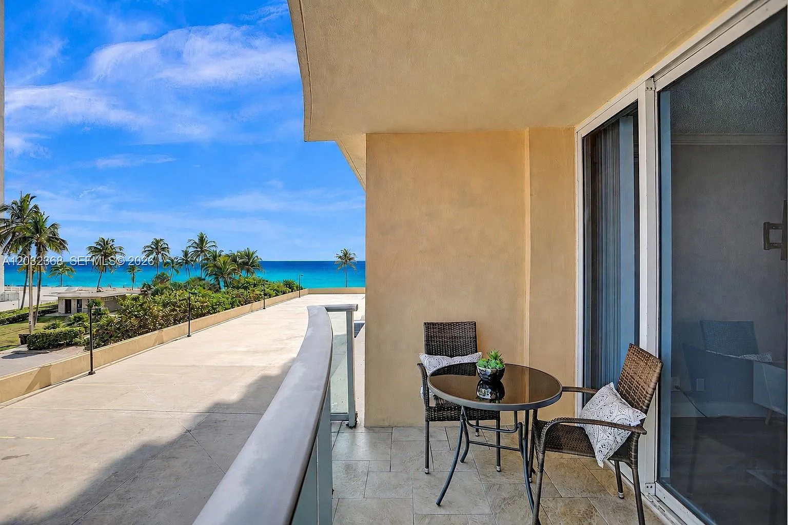 Wave Condo — Photo 1