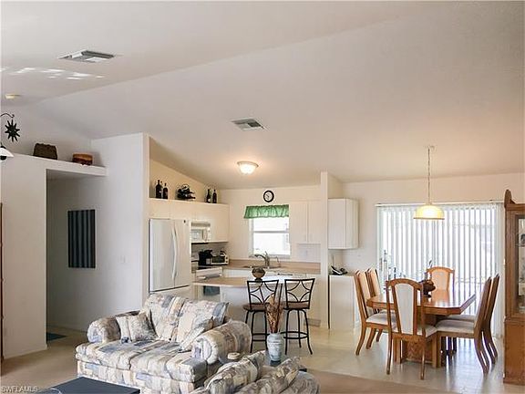 5th image of 2732 NE 5th Pl