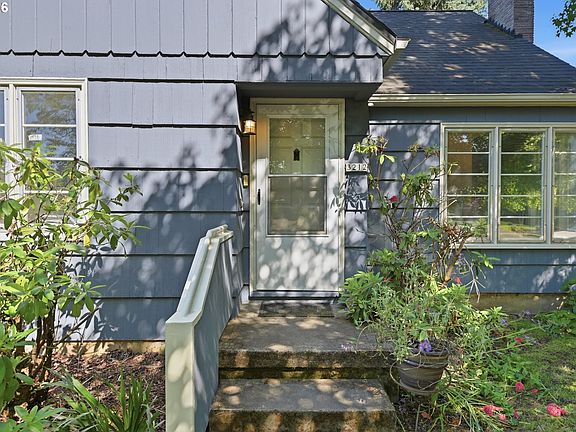 5th image of 3212 SE 74th Ave