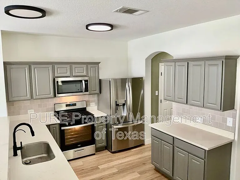 1405 Summercrest Blvd — Photo 6