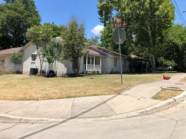 818 Barnes St — Photo 67