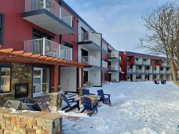 21 E Wisconsin St Unit 211, Grand Marais, MN 55604