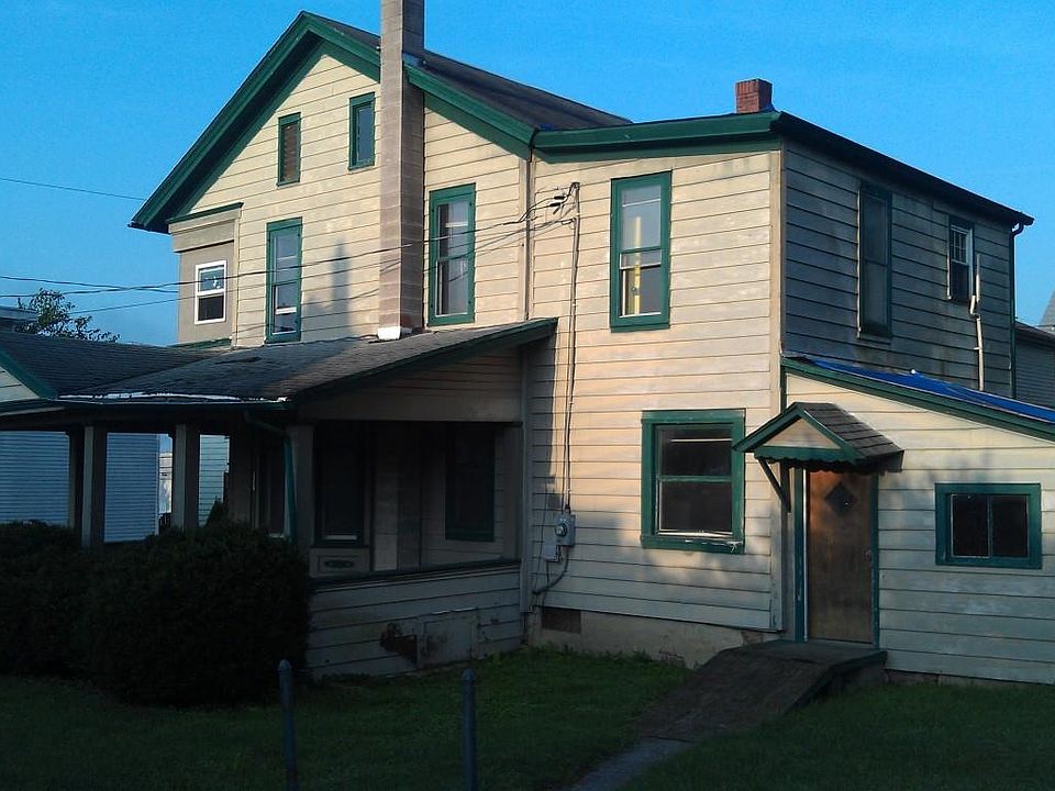 2nd image of 132 W Market St