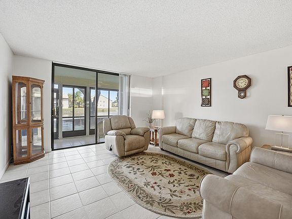 3rd image of 4725 Lucerne Lakes Blvd Boulevard E #110