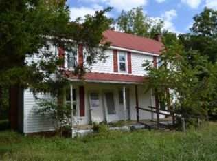 1046 Livingston Hwy, Byrdstown, TN 38549