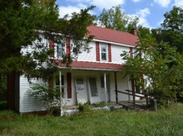 1046 Livingston Hwy, Byrdstown, TN 38549