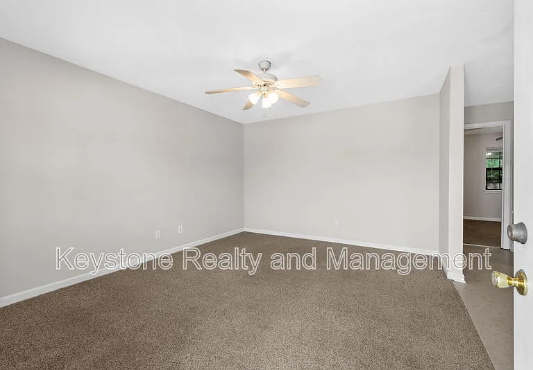 1375 Thompsonville Ln #3 — Photo 2