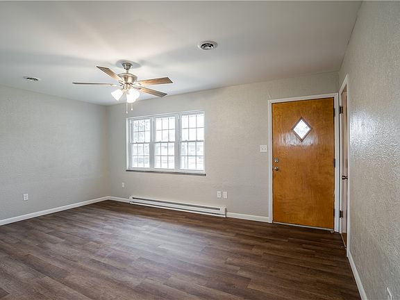 5th image of 703 Greenhurst Dr