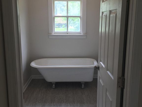 beautiful claw foot tub