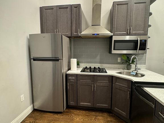 4th image of 15 Saint Pauls Ave APT 2
