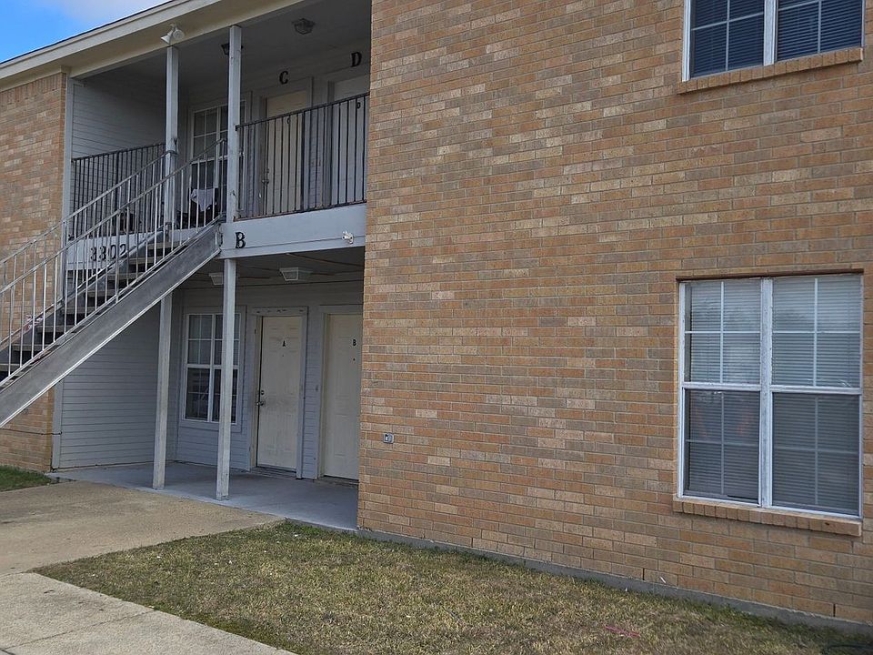 1st image of 3302 Barcelona Dr APT B