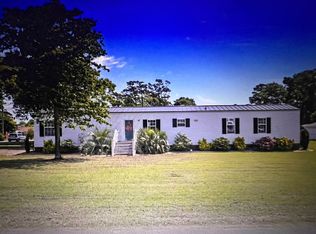 201 Live Oak Dr, Cape Carteret, NC 28584