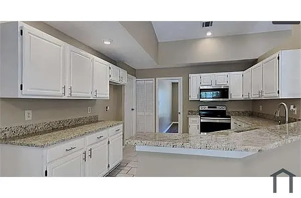 Building Photo - 10533 Stradford Row