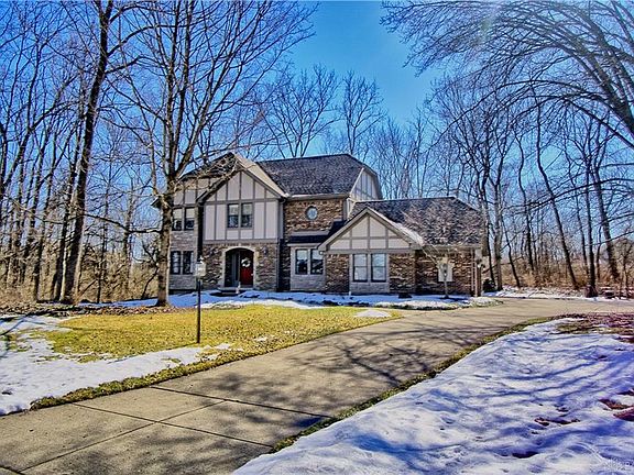 2nd image of 1530 Old Beech Ct
