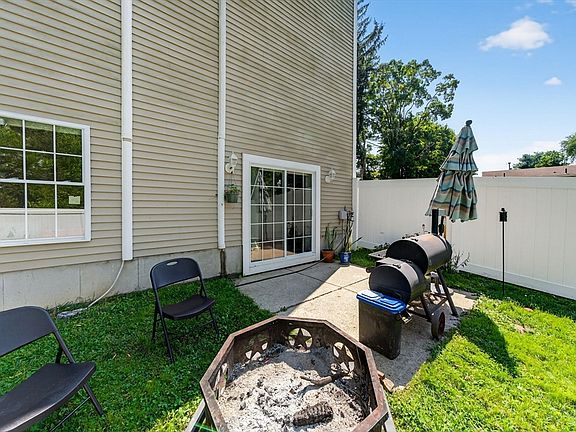 5th image of 175 Old Fall River Rd
