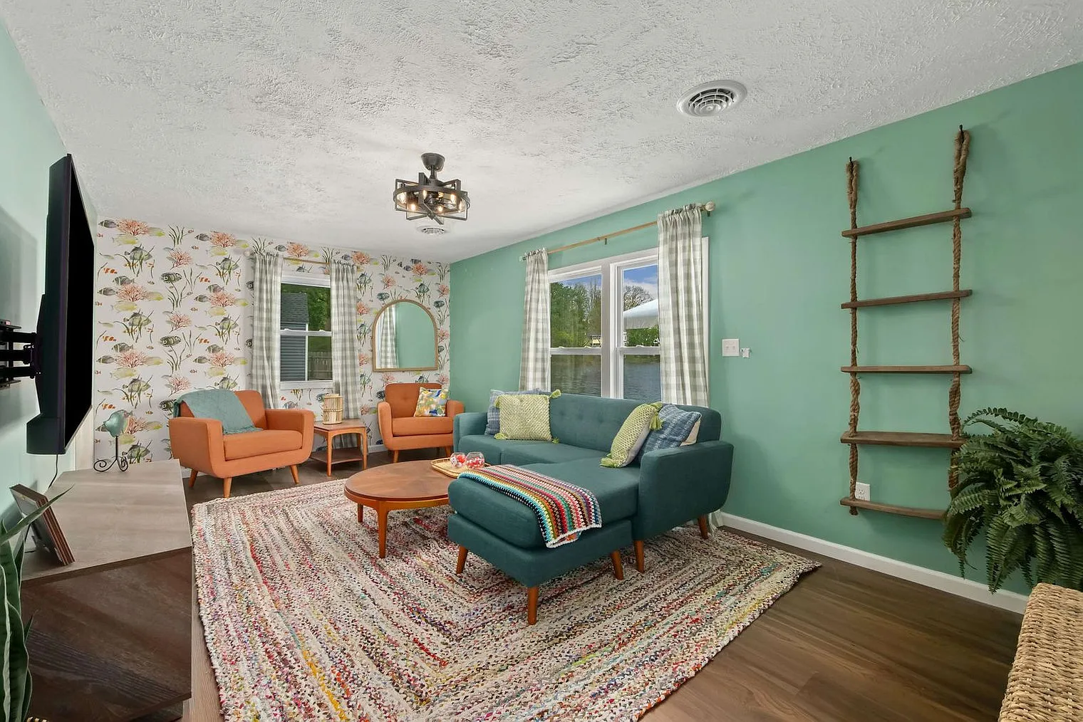 3 bed, 1.0 bath, 1044 sqft, $7,880 — Photo 1