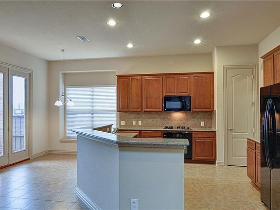 2nd image of 1494 Cambridge Dr
