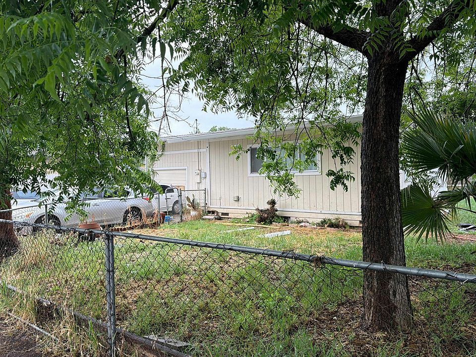 1st image of 204 Hills Ct