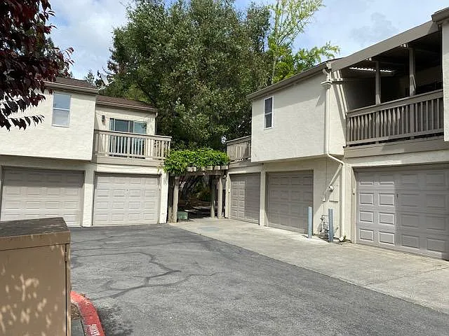 19226 Vineyard Ln — Photo 6