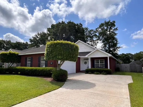 210 Petersburg Ct, Dothan, AL 36305
