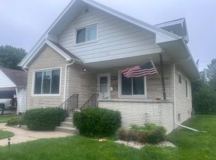 1122 Hawthorne St, Two Rivers, WI 54241