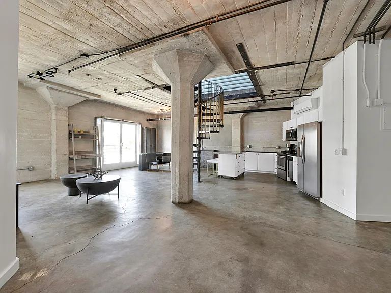Cosmo Lofts — Photo 2